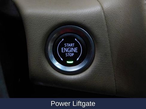 Used 2021 Chevrolet Suburban Premier w/ Premium Package image 33