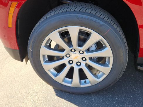 New 2026 Chevrolet Suburban Premier image 7