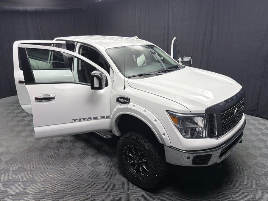 Used 2018 Nissan Titan XD 4x4 Crew Cab SV w/ SV Convenience Package image 21