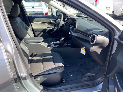 Used 2025 Chevrolet Trax ACTIV FWD image 10