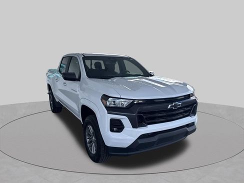 Used 2024 Chevrolet Colorado LT w/ LT Convenience Package II RWD image 13