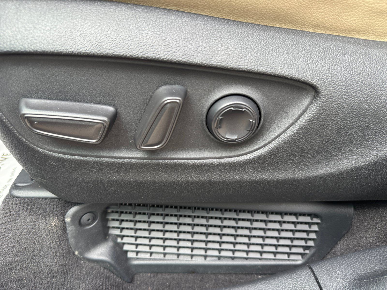 Used 2024 Toyota Sienna Limited AWD/4WD image 18