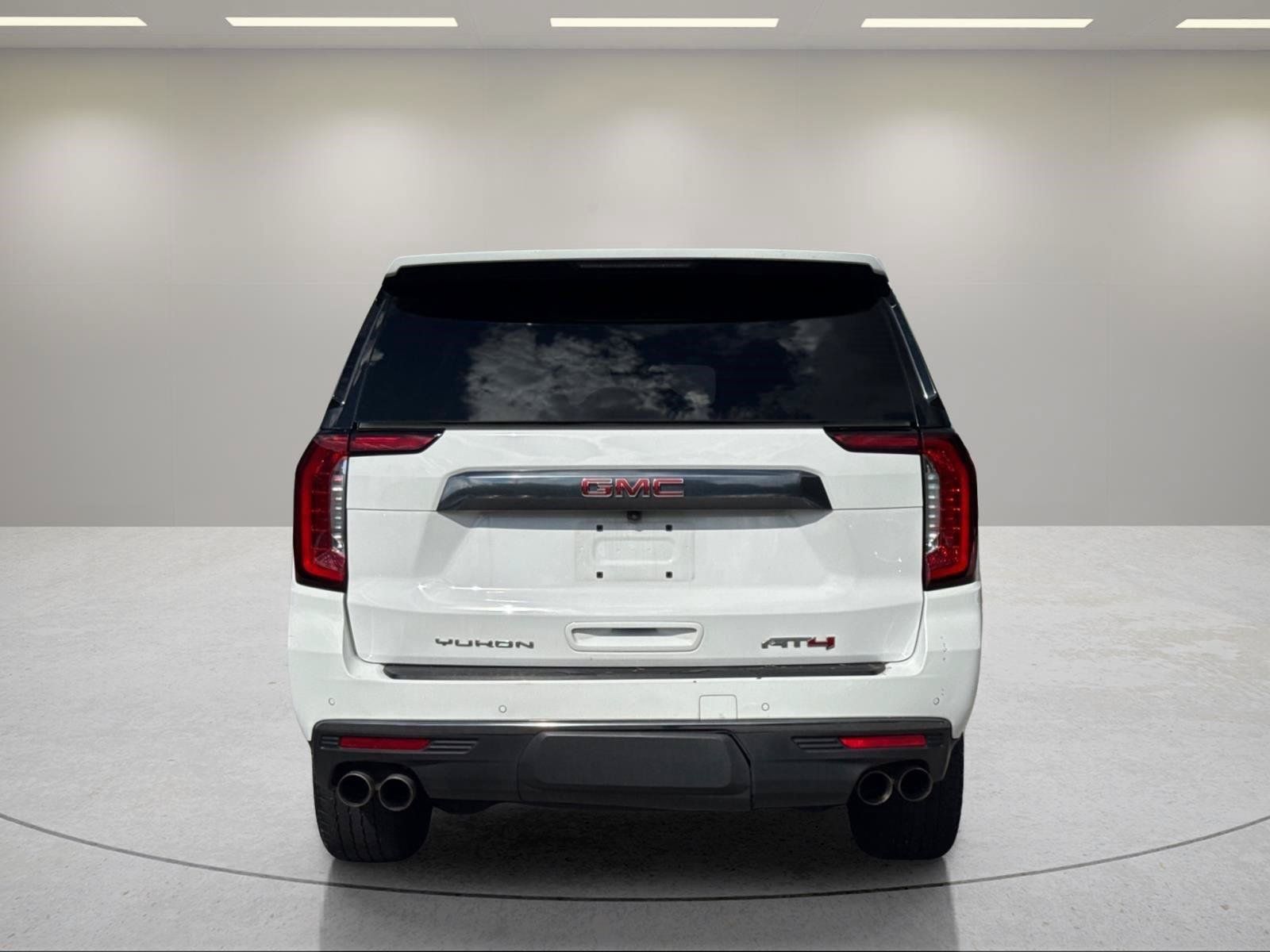 Used 2024 GMC Yukon AT4 w/ Technology Package AWD/4WD image 4
