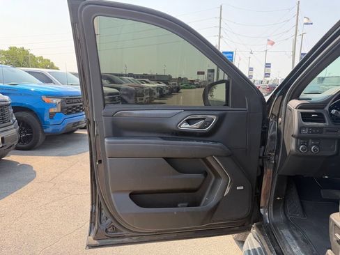 Used 2023 Chevrolet Suburban RST w/ Sport Performance Package AWD/4WD image 18