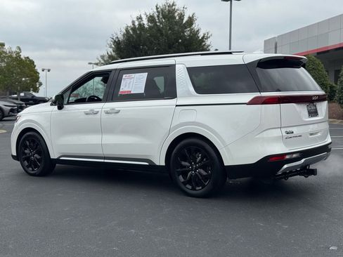 Used 2022 Kia Carnival SX image 11