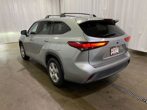 Certified 2020 Toyota Highlander LE image 6