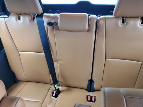 Used 2022 Toyota Highlander Platinum AWD/4WD image 12