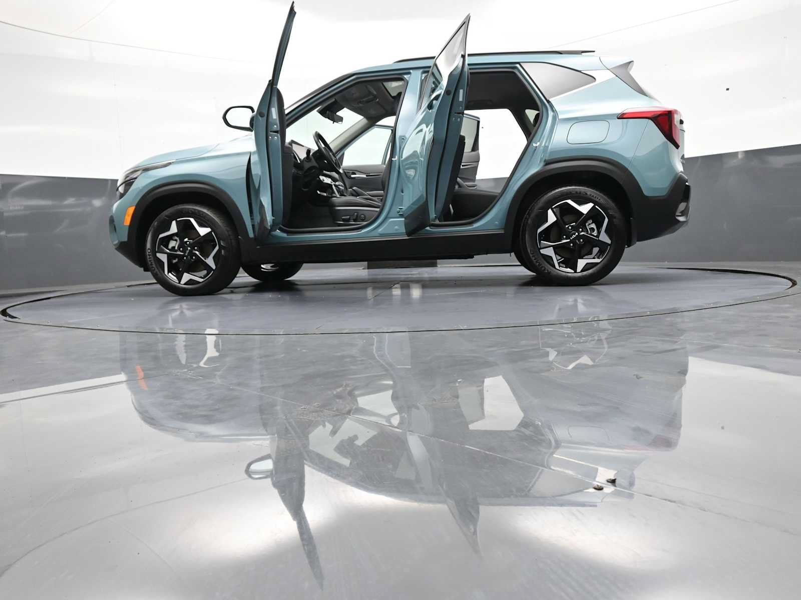 Certified 2025 Kia Seltos EX w/ EX Sunroof Package AWD/4WD image 50