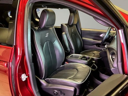 Used 2020 Chrysler Pacifica Limited w/ Advanced Safetytec Group FWD image 31