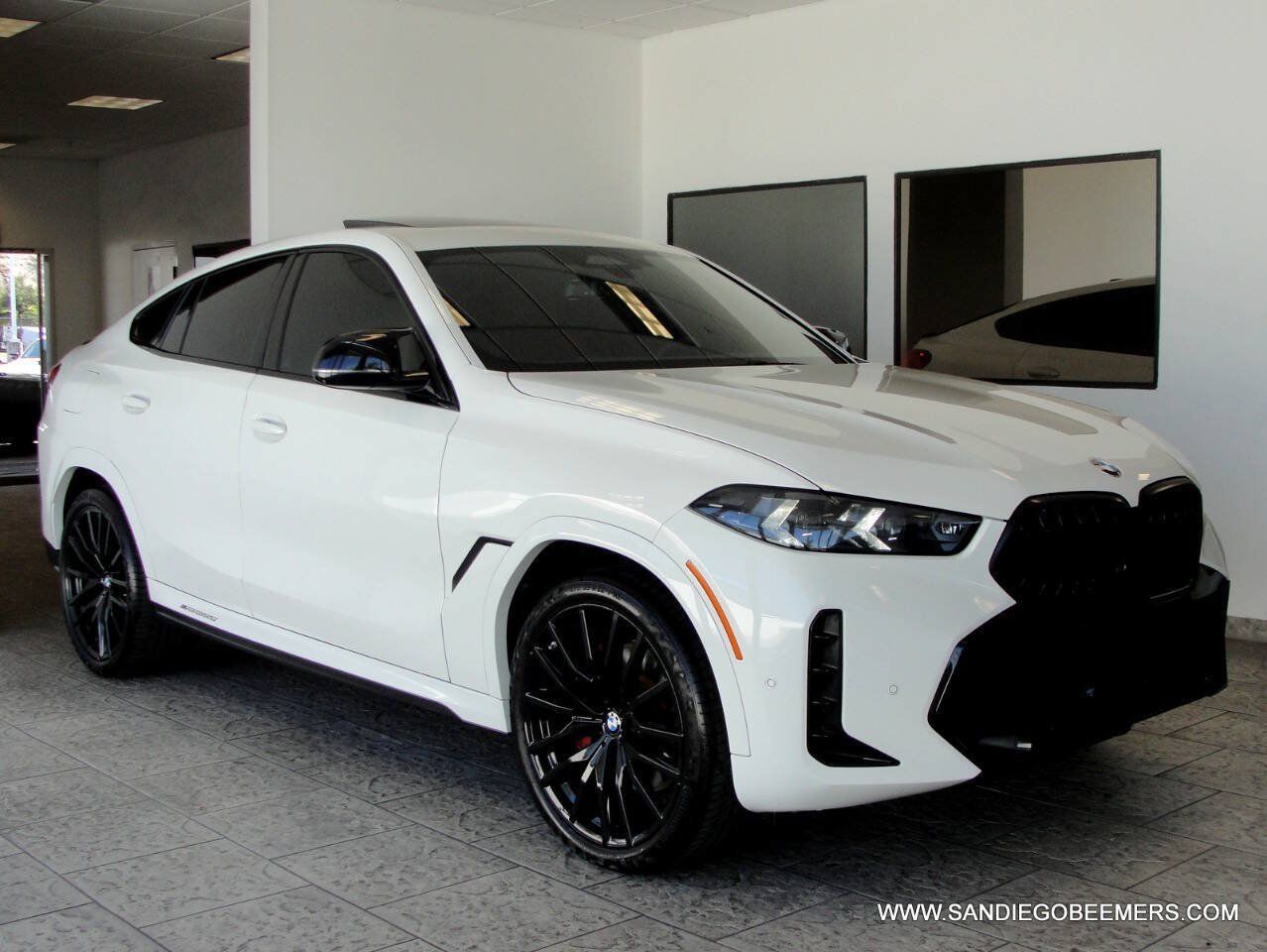 Used 2024 BMW X6 xDrive40i w/ M Sport Professional Package AWD/4WD image 13