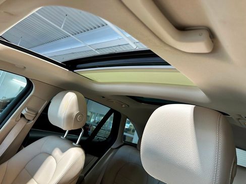 Used 2020 Mercedes-Benz GLC 300 4MATIC image 12