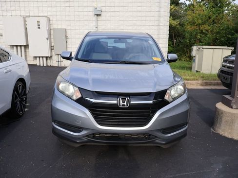 Used 2018 Honda HR-V LX image 2