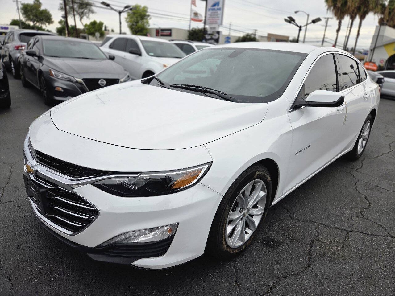 Used 2020 Chevrolet Malibu LT FWD image 2