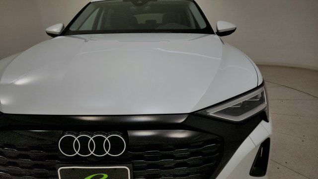 Used 2024 Audi Q8 e-tron Premium AWD/4WD image 23
