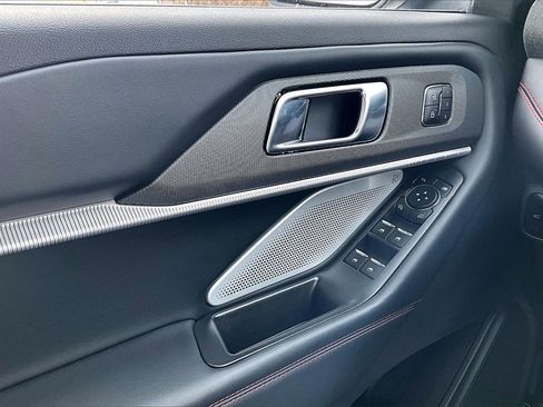 Used 2025 Ford Explorer ST image 37