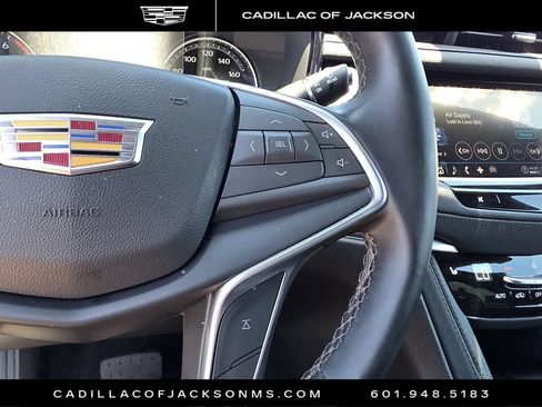Used 2025 Cadillac XT5 Luxury FWD image 12