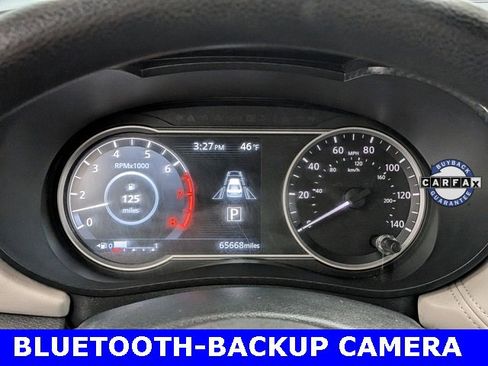 Used 2020 Nissan Versa SV w/ Trunk Package image 32