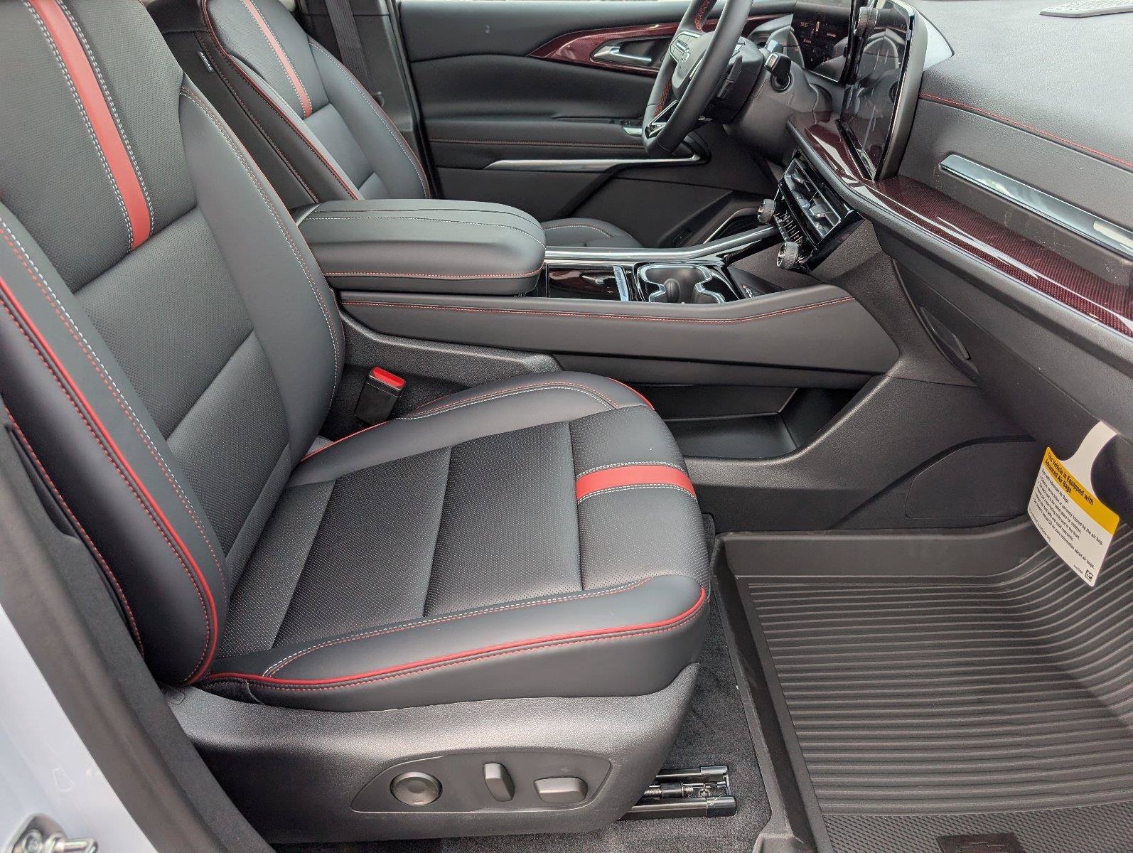 New 2027 Chevrolet Traverse RS w/ LPO, Floor Liner Package FWD image 40