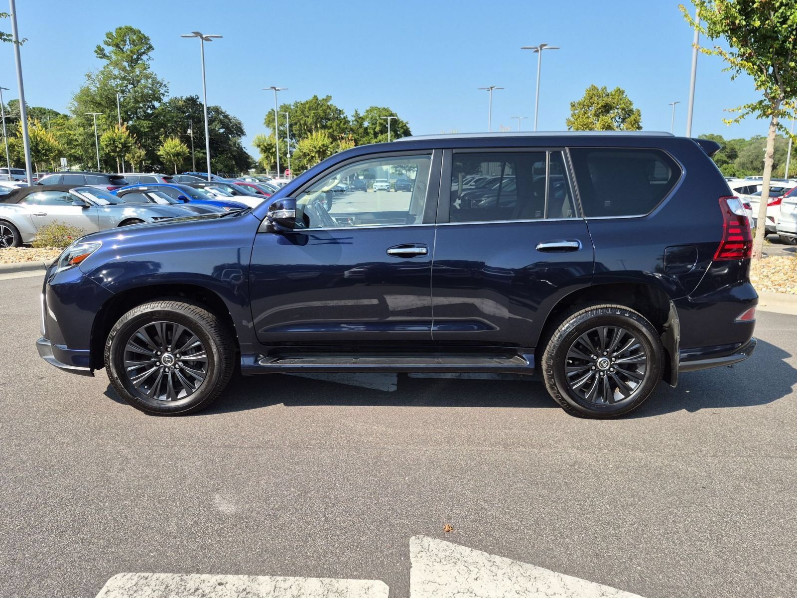 Used 2022 Lexus GX 460 Premium w/ Accessory Package AWD/4WD image 6