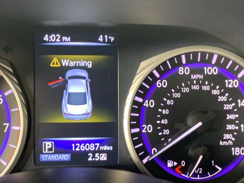 Used 2017 INFINITI Q60 2.0t w/ Moonroof Package image 23