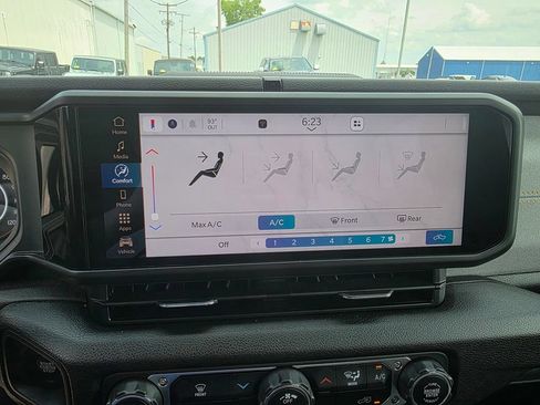 Used 2025 Jeep Gladiator Sport AWD/4WD image 18