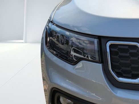 New 2026 Jeep Compass Latitude image 8