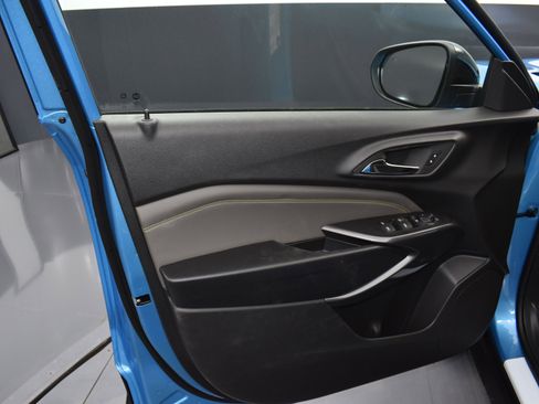 Used 2025 Chevrolet Trax ACTIV w/ Sunroof Package FWD image 12