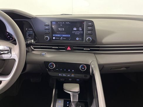 Certified 2022 Hyundai Elantra SEL image 16
