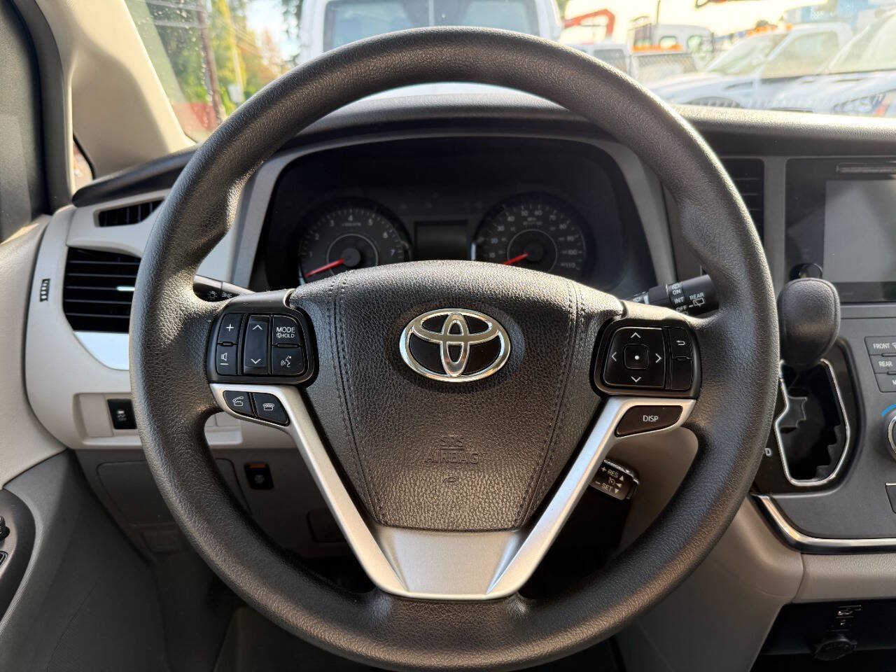 Used 2017 Toyota Sienna LE FWD image 29