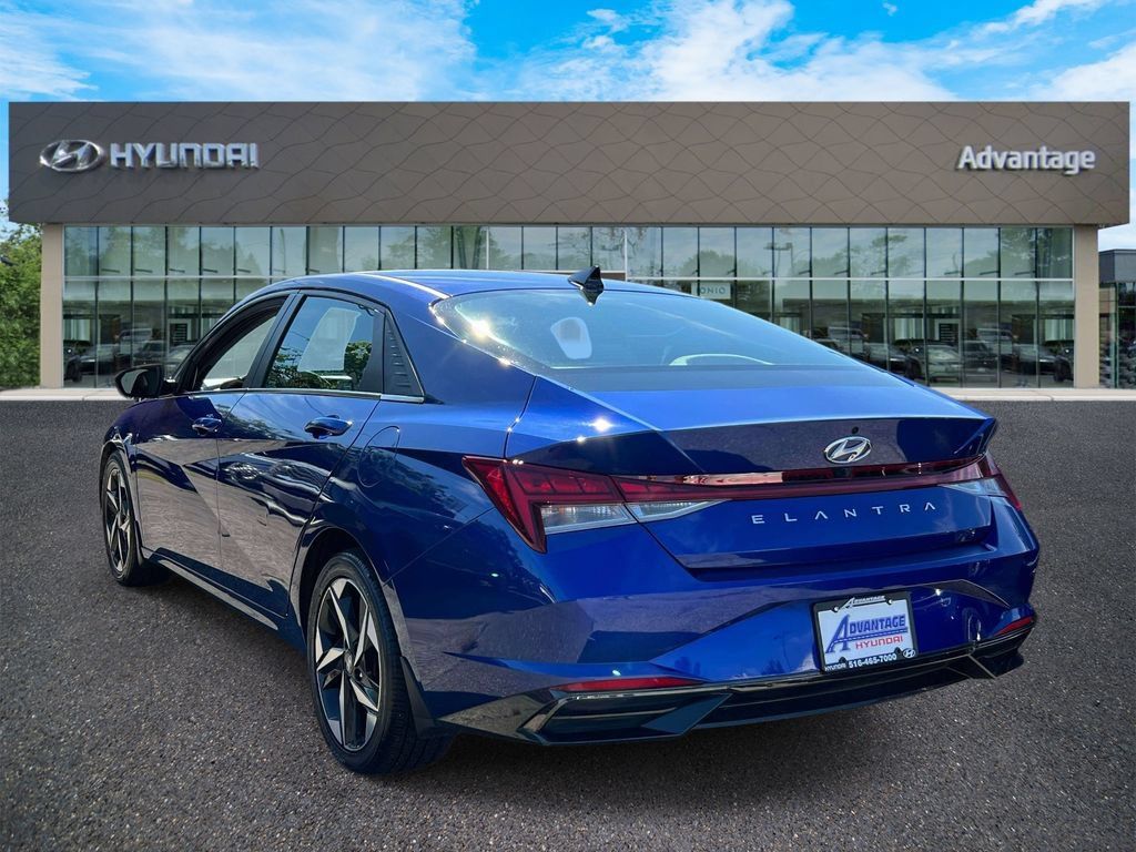 Used 2022 Hyundai Elantra SEL w/ Convenience + Premium Package FWD image 5