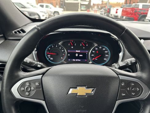 Used 2023 Chevrolet Traverse LT image 12