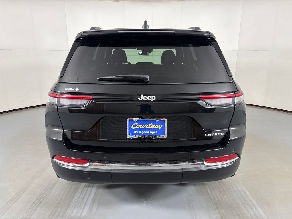 Used 2025 Jeep Grand Cherokee Laredo w/ MOPAR Finishing Package RWD image 7