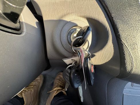 Used 2006 Toyota Solara SLE image 29