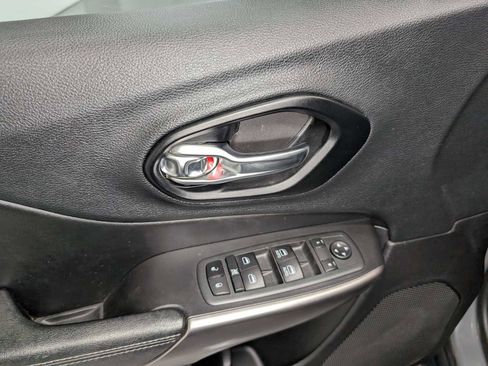 Used 2021 Jeep Cherokee Latitude Lux w/ Comfort/Convenience Group image 37