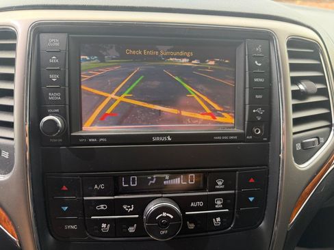Used 2011 Jeep Grand Cherokee Overland AWD/4WD image 21