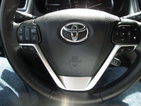 Used 2018 Toyota Highlander Limited Platinum image 12