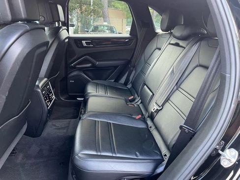 Used 2020 Porsche Cayenne AWD/4WD image 8