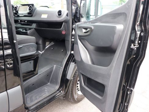 Used 2025 Mercedes-Benz Sprinter 2500 image 14