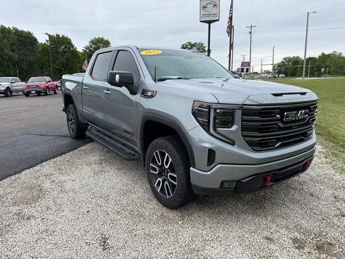 Used 2023 GMC Sierra 1500 AT4 w/ Technology Package AWD/4WD image 1