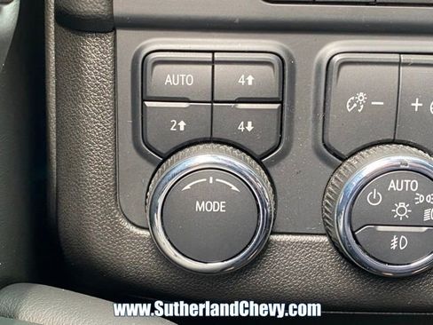 Used 2025 Chevrolet Suburban Z71 AWD/4WD image 24