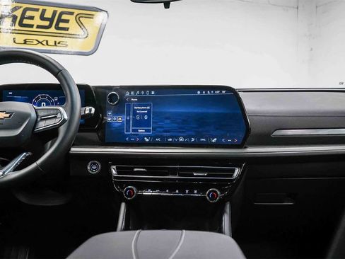 Used 2024 Chevrolet Traverse LT w/ Trailering Package image 13