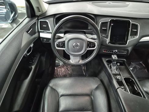 Used 2022 Volvo XC90 T5 Momentum w/ Climate Package AWD/4WD image 13
