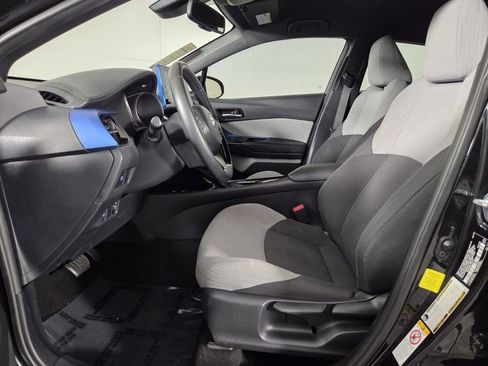 Used 2019 Toyota C-HR XLE image 9