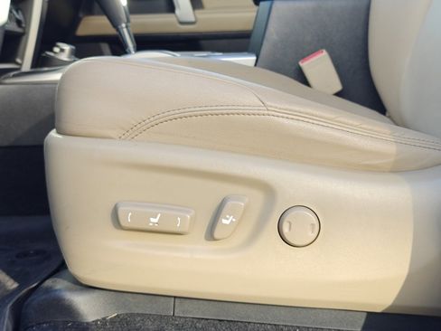 Used 2018 Toyota 4Runner SR5 Premium image 11