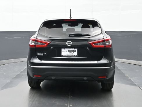 Used 2020 Nissan Rogue Sport S image 3