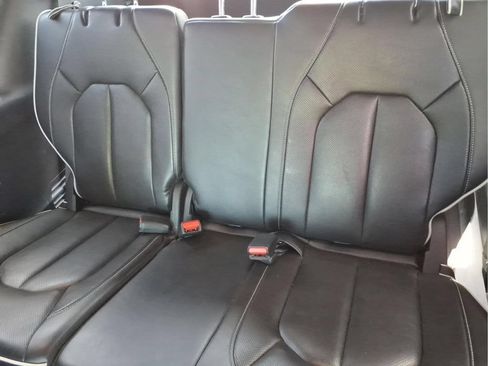 Used 2025 Chrysler Pacifica Limited FWD image 12