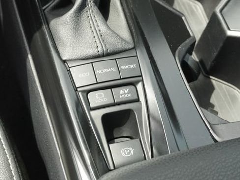 Used 2025 Toyota Camry SE image 26