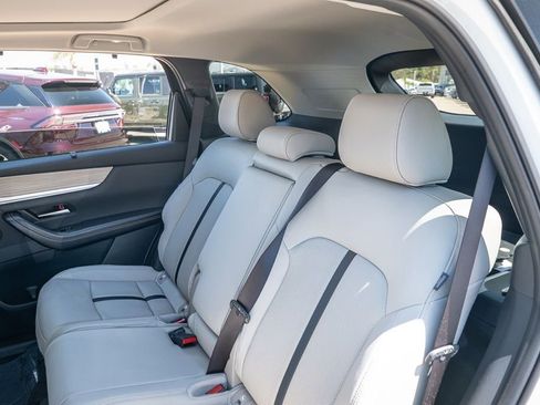 Used 2025 MAZDA CX-70 Plug-In Hybrid w/ Premium Pkg image 24