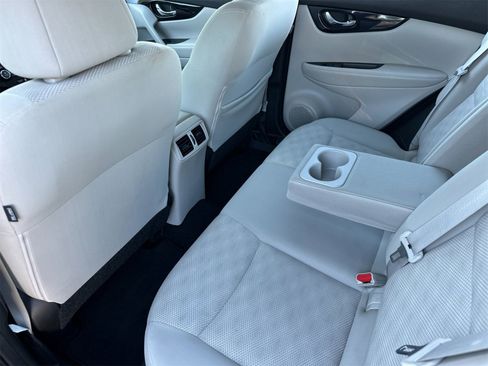 Used 2020 Nissan Rogue Sport SV image 12