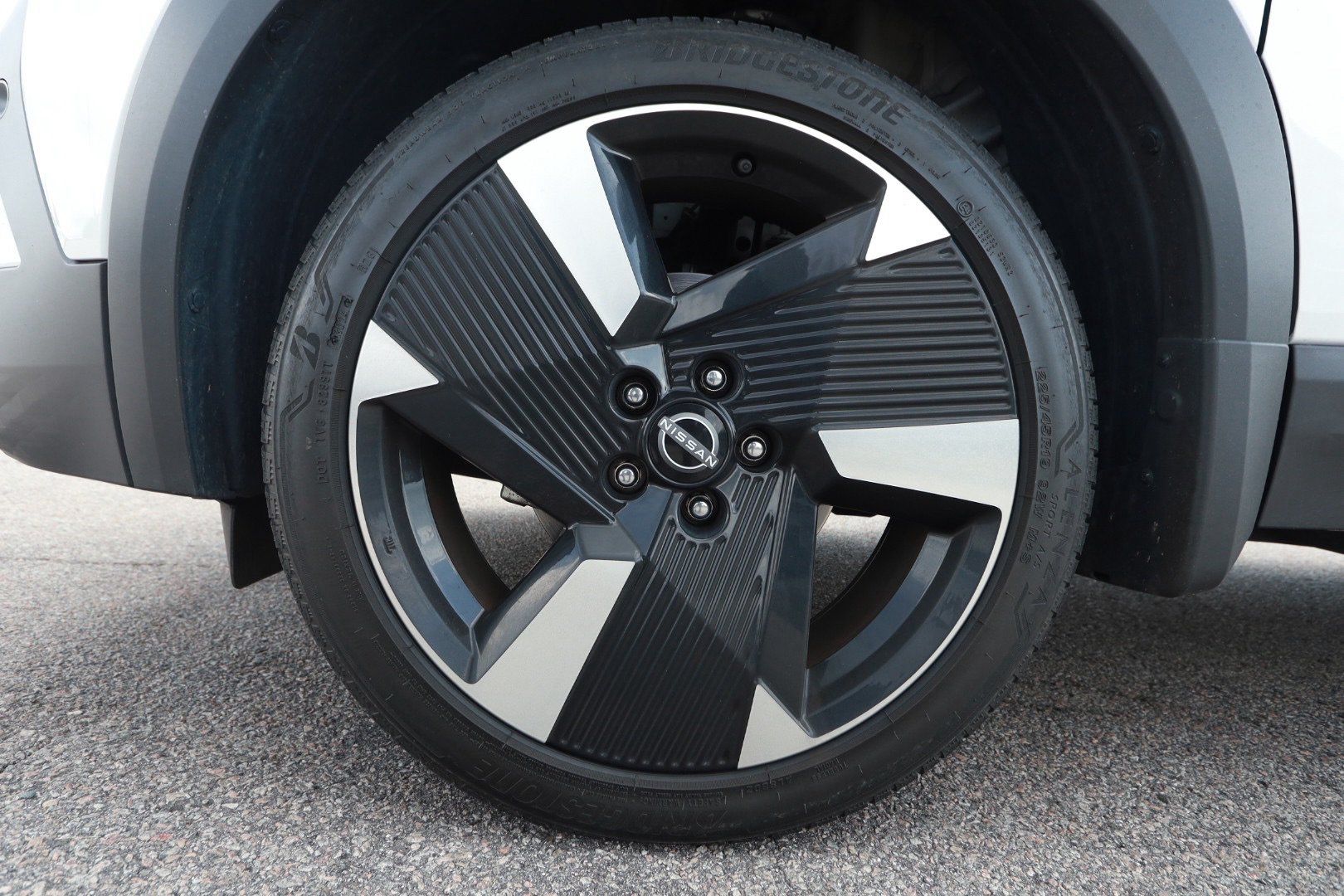 Used 2025 Nissan Kicks SR w/ Interior Electronics Package FWD image 9